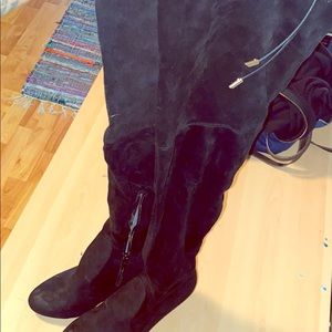 About the knee black heels. Size 8